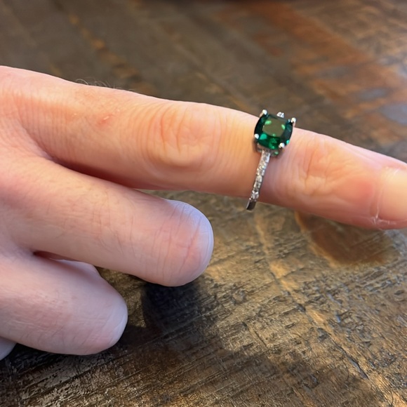 Green Gemstone .925 Silver Filled Ring - Picture 5 of 8